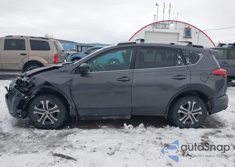 2016 Toyota Rav4 Le z USA, uszkodzony, nr VIN 2T3BFREV2GW536891
